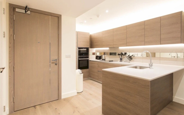 Amazing 2BR Flat Near London City Airport