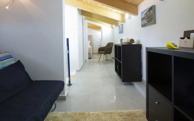 dell Mar stone house