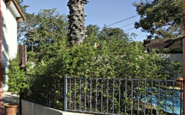 The Lakehouse Bed & Breakfast