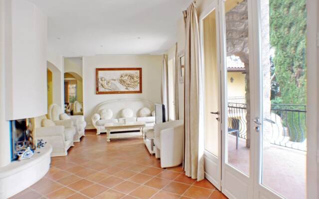 Grande Villa proche Monaco