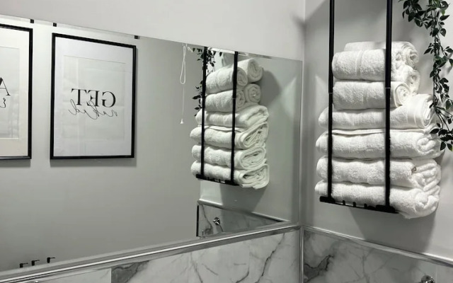 Spacious 2BR City Center Apartment