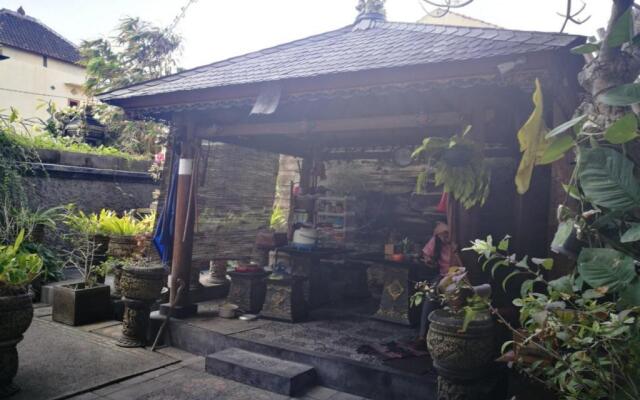 OYO 90076 Guesthouse Graha Pande Residence