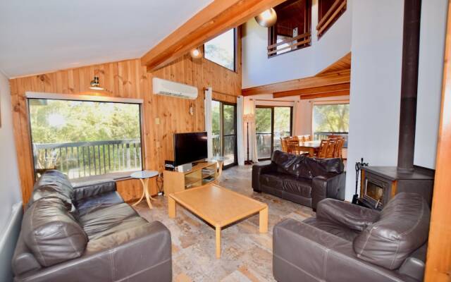 Sublime Cedar Lodge Leura