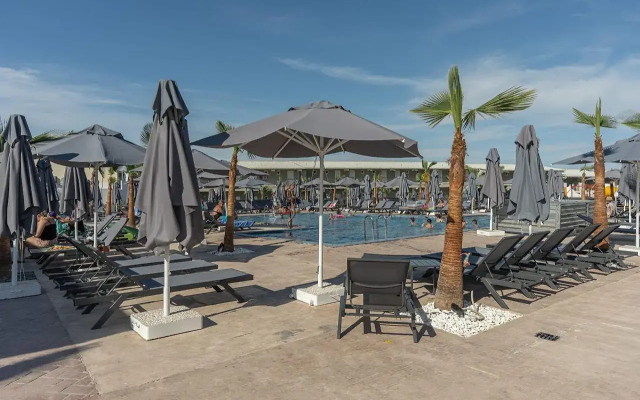 Caretta Paradise Resort & Waterpark