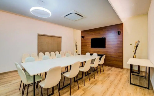 Arunaa Inn Airport Hotel, Chennai