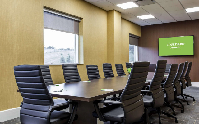 Courtyard by Marriott Montreal West Island/Baie D'Urfe