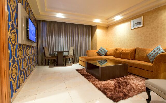 Victoria Crown Plaza Hotel