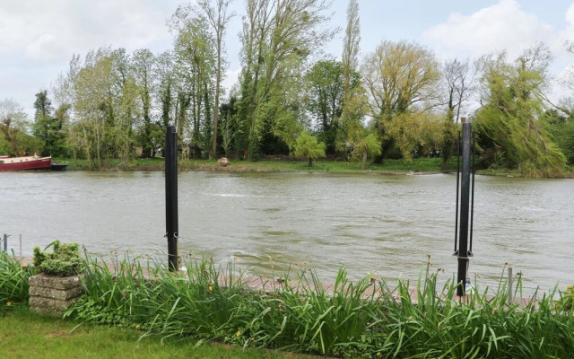 Thames Retreat