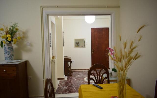 Antonia's 2bedroom with garden and private parking by MK