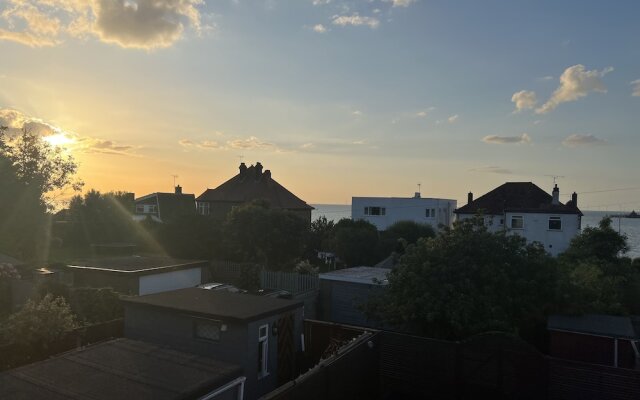 Broadway Beach Homes Airbnb With Hot tub