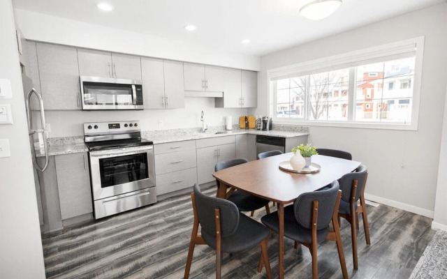 Cheerful 4 Bedroom Townhouse With Parking Wifi