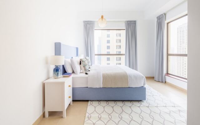 Radiant & Alluring 1BR Apartment W/ Marina Views