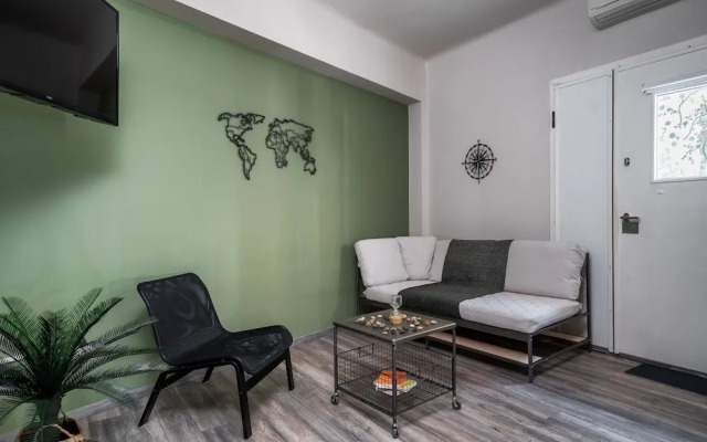 Autonomous House in the heart of Plaka