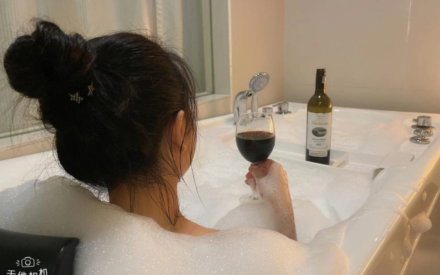 Private Jacuzzi Staycation at KL City 712