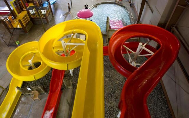 Hope Lake Lodge & Indoor Waterpark