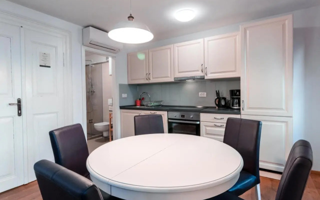 Apartments Fonda House