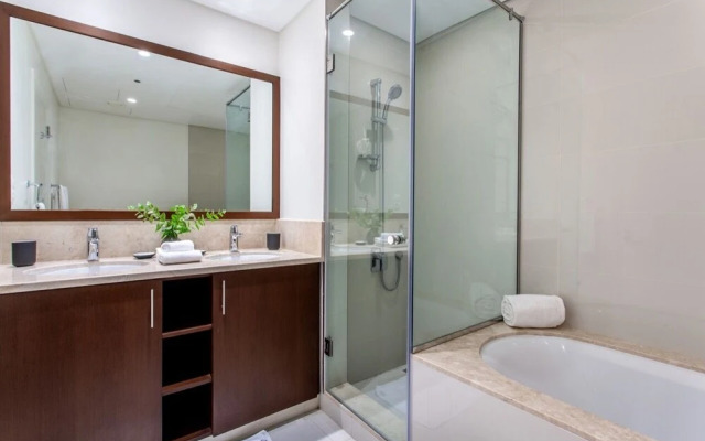 Family Home Nearby Burjkhalifa With lux Furnishing