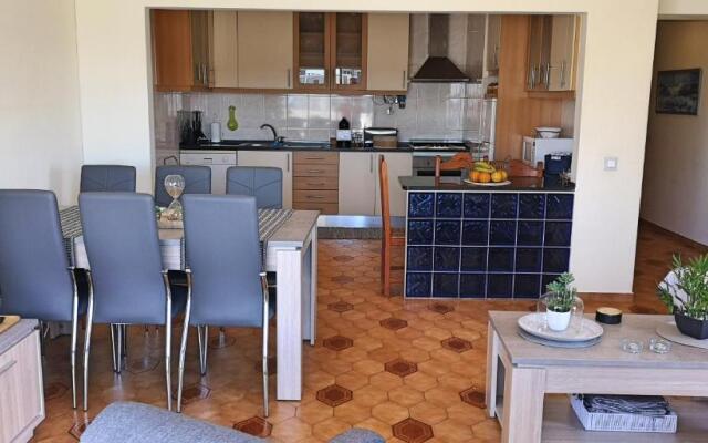 Penthouse T3 com Terraço e BBQ