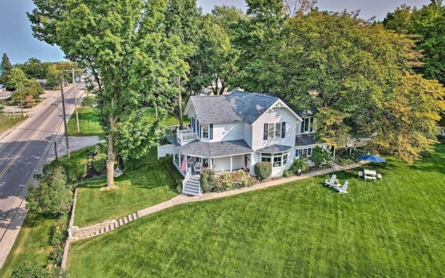 Elegant 1905 Home: Steps To Torch Lake & Dtwn
