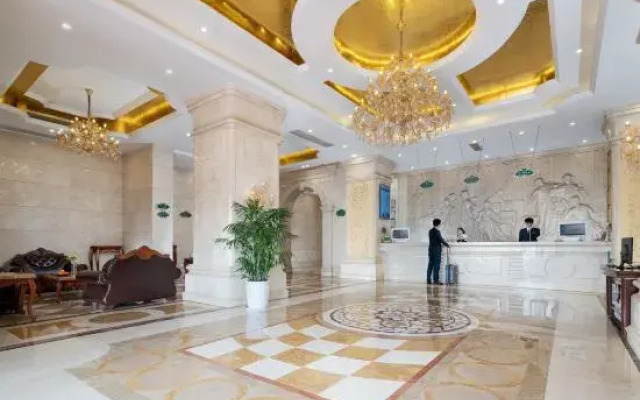 Vienna Hotel(Shenzhen Pingshan High-speed Rail Station & Pingshanwei Metro Station)