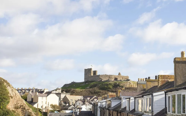 The Towers - Castell
