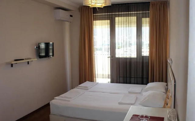 Hotel Tbilisi Central by Mgzavrebi