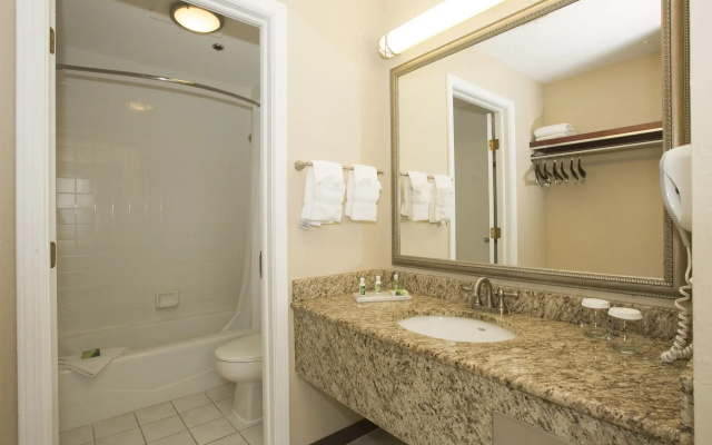 Ivy Court Inn & Suites