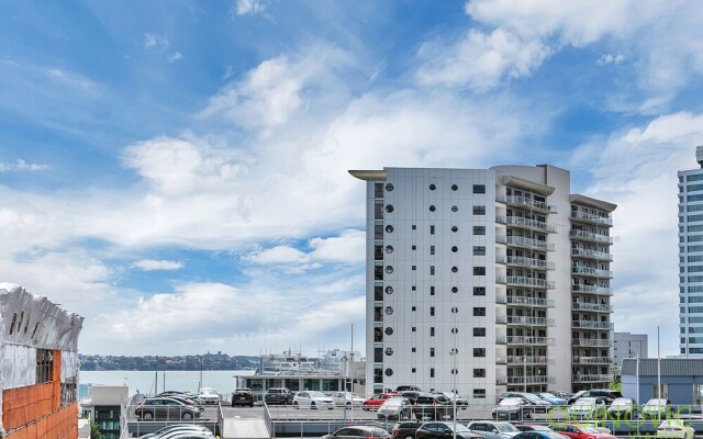 QV Glamour Apt with Carpark - 758