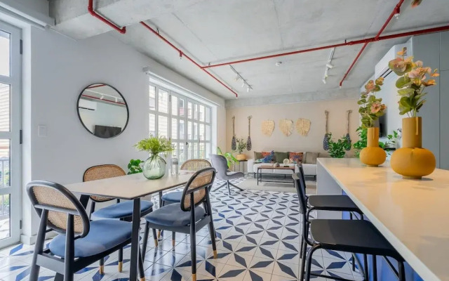 w Spectacular 2BR in Plaza Herrera