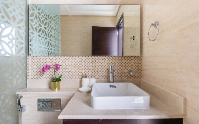 Luxuriously Elegant 2BR Apartment in Downtown Dubai