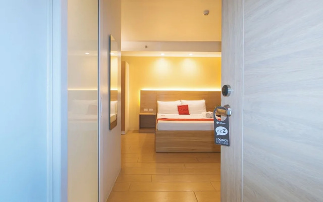 RedDoorz at LuxeLite Suites Makati