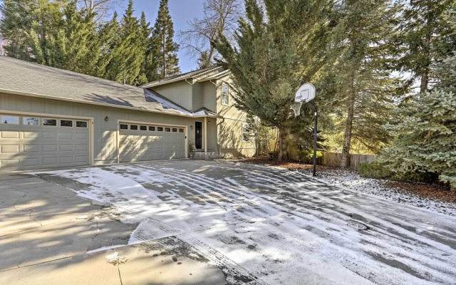 Centrally Located Mt Shasta Home w/ Deck!