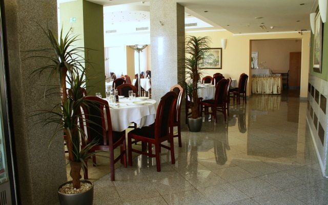 Elegance Hotel