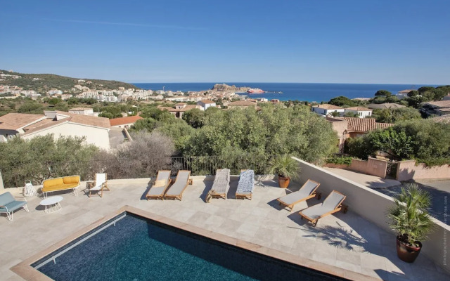 Superb Villa With Pool and sea View