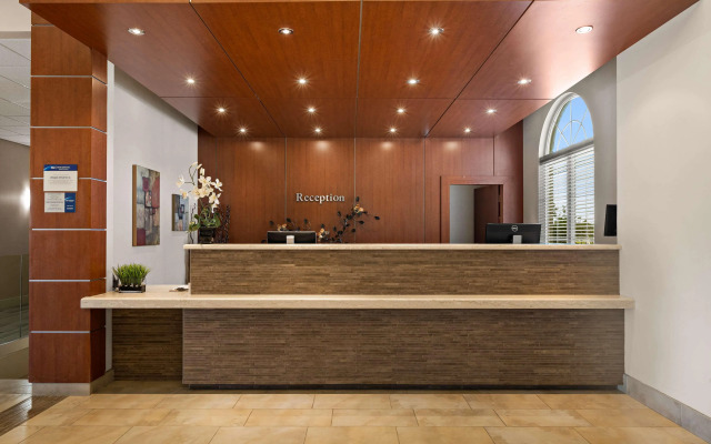 Best Western Plus Orangeville Inn & Suites