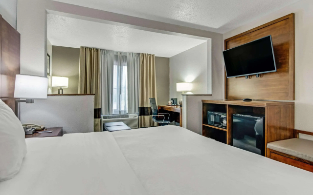 Comfort Suites near I-80 and I-94