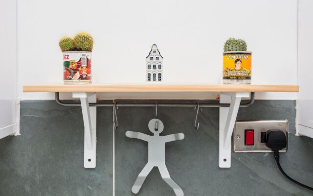 2 Bedroom Flat In Stepney Green