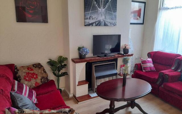 Immaculate 3-bed House in Middlesbrough With Wifi