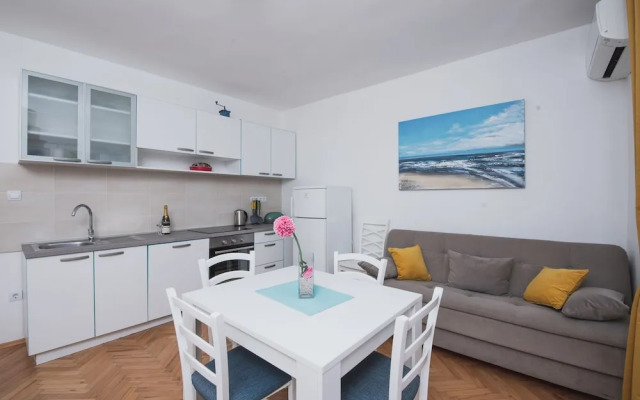 Apartments by the Sea Semy