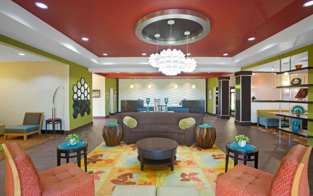 La Quinta Inn & Suites by Wyndham Pearsall