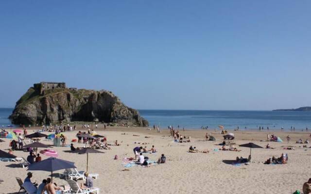 Homely Holiday Home in Saundersfoot With Garden