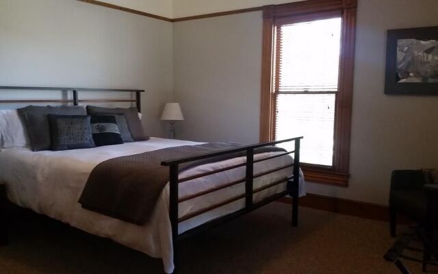 Pelton Vacation Rental