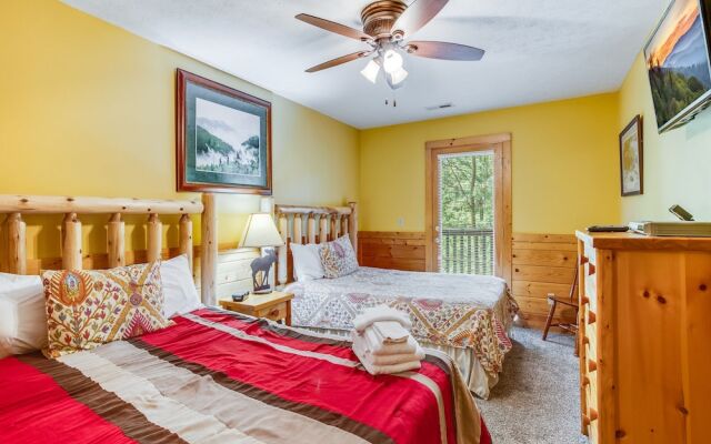 Smoky Bear Lodge by Jackson Mountain Homes