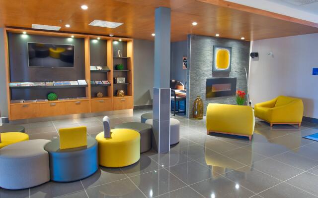 Holiday Inn Express & Suites Vaudreuil by IHG
