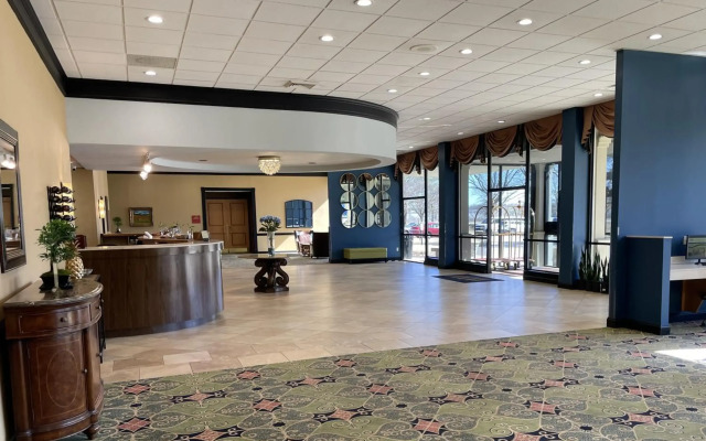 Historic Whispering Woods Hotel & Conference Center