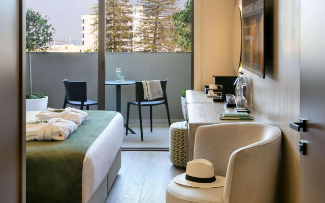 Mercure Larnaca Finikoudes Beach