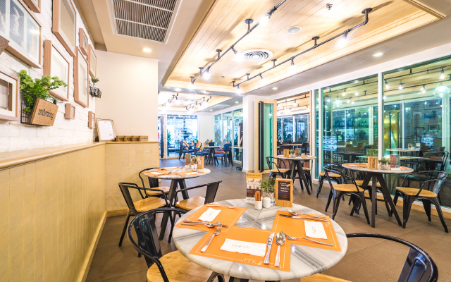 Отель Citrus Sukhumvit 11 by Compass Hospitality