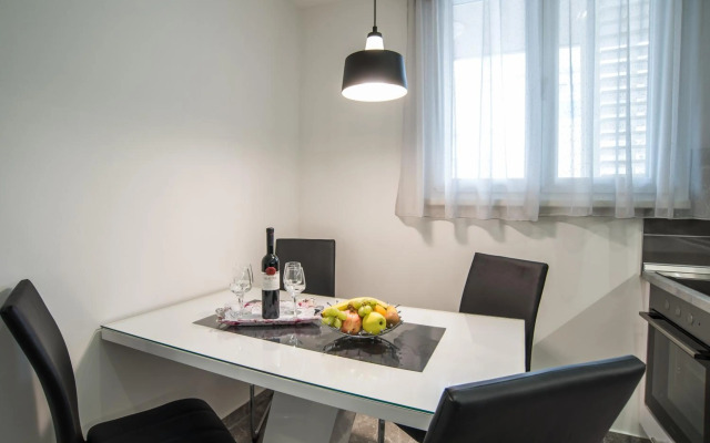 Too Sweet Apartment 1