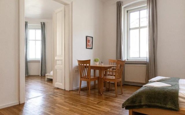Simple Apartment near Wiener Stadthalle