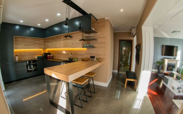 Luxury Apartment Eqanimity